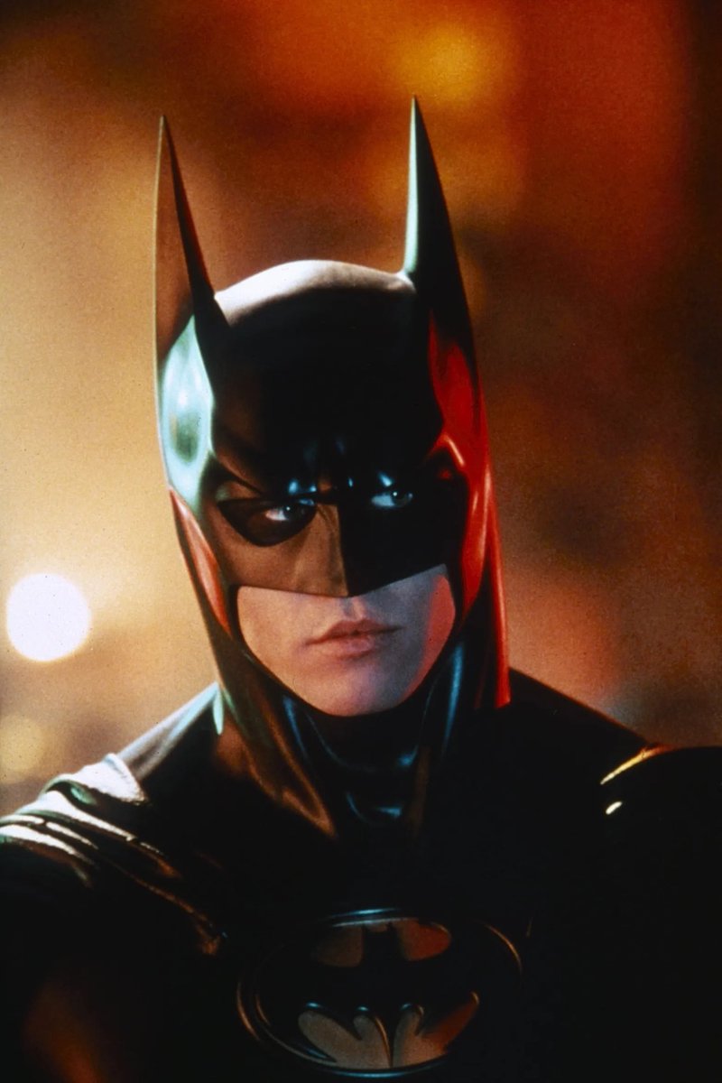 CyanideKal's tweet photo. Not even bait this is genuinely the most beautiful Bat-suit put to film https://t.co/uMTqWxSNSh