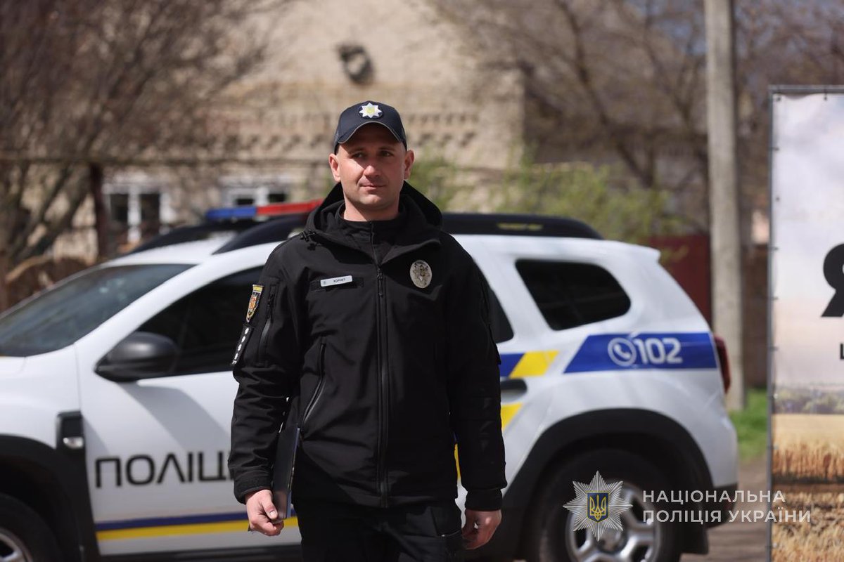 Police_ZP's tweet photo. До уваги діючих поліцейських! 

У період з 01 до 12 червня триватиме відбір кандидатів на посади поліцейських офіцерів Новоолександрівської та Павлівської ТГ Запорізького району.

Наш телеграм-канал:➡️ https://t.co/rb7UlmcUn0

#ПОГ #ПоліцейськийОфіцерГромади #Я_ТУТ https://t.co/KFcvZf8NOw