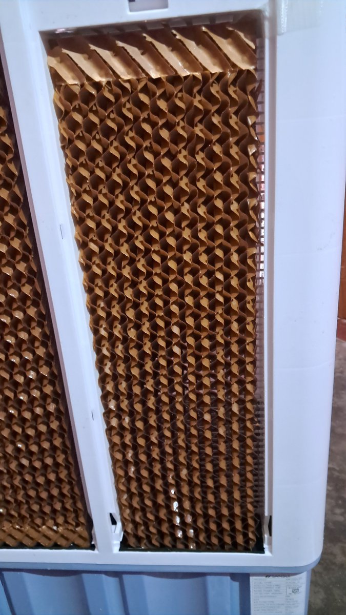 PakPmParody's tweet photo. Issue water not flowing to all side and water leakage but they are not returning the item after 12 days. Technician was being forced to mark issue closed. 5 year old account with 75+ order and no return. @jaagograhakjago @flipkartsupport @khurpenchh https://t.co/cdvydELWW5