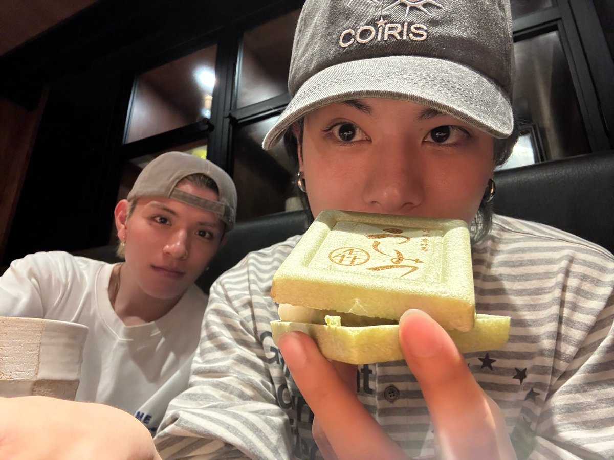 official_enjin's tweet photo. 《#Arik》

やっほー！えりく

今日はジム4時間いた！🏋️‍♀️
おすしたべて🍣
ダンス覚えて 撮って あげた！🕺

昨日はそると
ごはんにもいった！🍚🤤
ジムもセットになったから
教えてもらってる！🏋️��♀️

#ENJIN
#ENJIN_Arik
#HIRONO https://t.co/KEa90kAswi