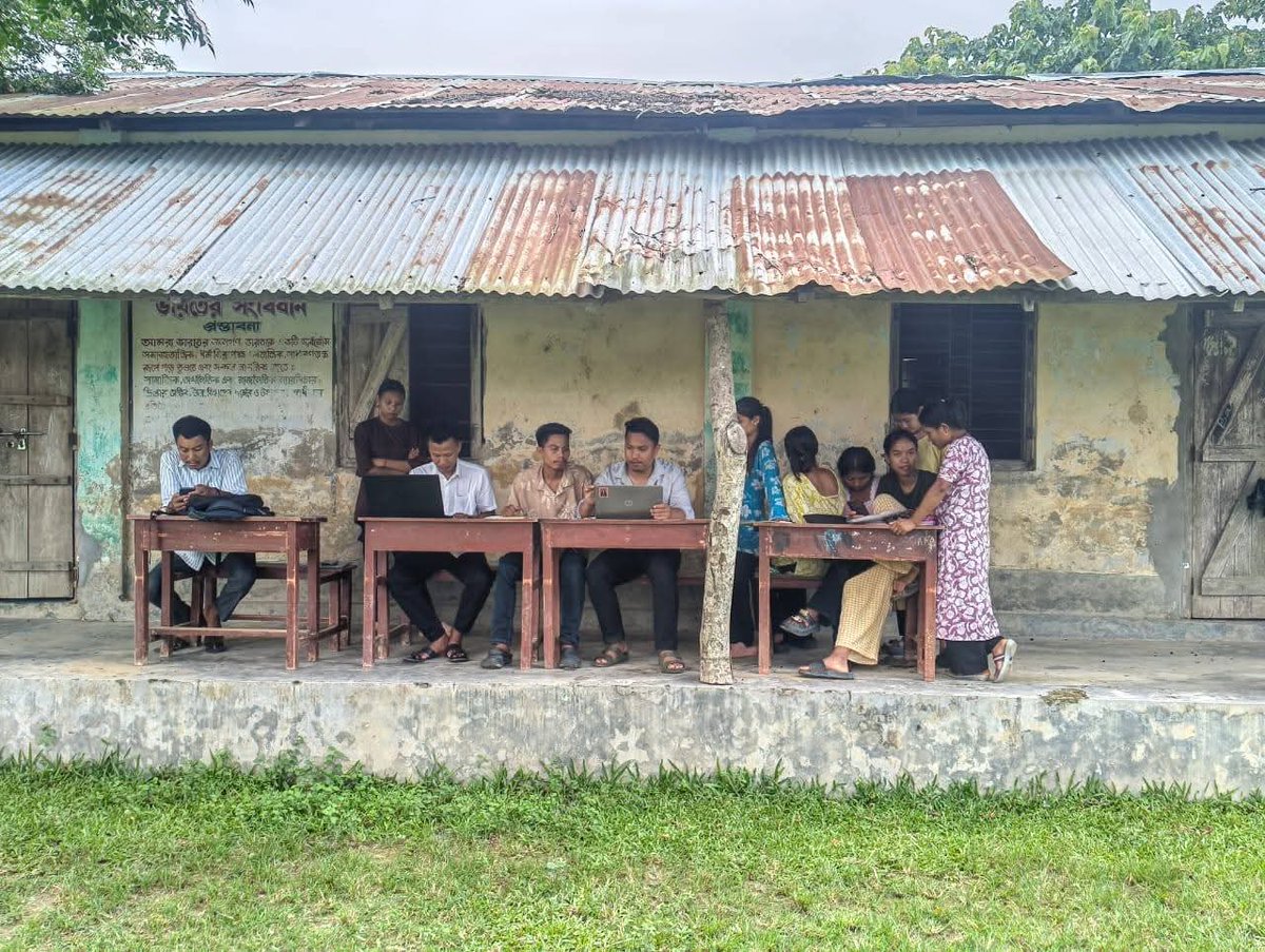tisftipra's tweet photo. Today, on Day 4 of the #TISF Jampuijala Division Free College Admission Online Form Fill-Up Help Desk Drive, assistance was provided to students at Takarjala South H.S. School. https://t.co/kT2Ly2ZzGc