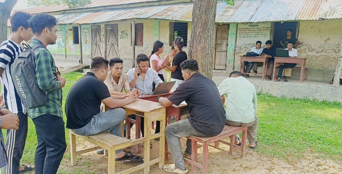 tisftipra's tweet photo. Today, on Day 4 of the #TISF Jampuijala Division Free College Admission Online Form Fill-Up Help Desk Drive, assistance was provided to students at Takarjala South H.S. School. https://t.co/kT2Ly2ZzGc