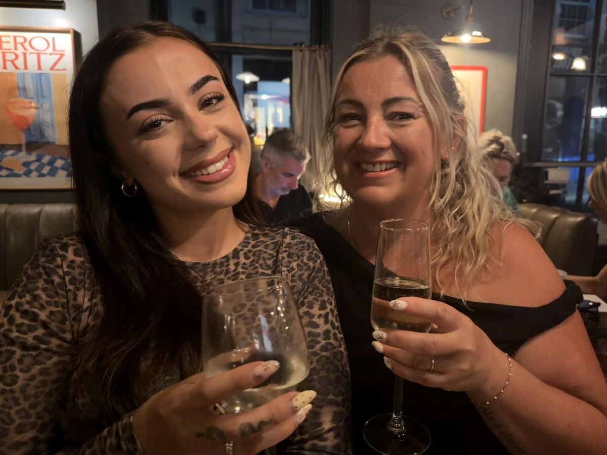 simp4mil's tweet photo. Me and my gorgeous mum! https://t.co/7f5ULIfFMe