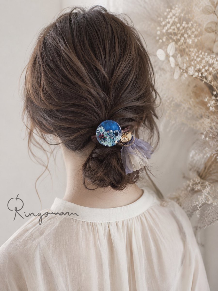 new accessory𓍯 深みのあるブルーの中に、 小さなお花たちをぎゅっと