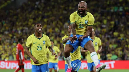 EduCRFlamengo's tweet photo. ⚠️NÃO ME PASSAM CONFIANÇA NA SELEÇÃO

✅Goleiros: Alisson, Ederson e Weverton
✅Defensores: Bremer, Douglas Santos, Ibañez e Marquinhos
✅Meio-campistas: Bruno Guimarães e Fabinho
✅Atacantes: Gabriel Martinelli, Matheus Cunha, Neymar, Raphinha, Rayan

Qual a sua lista?
