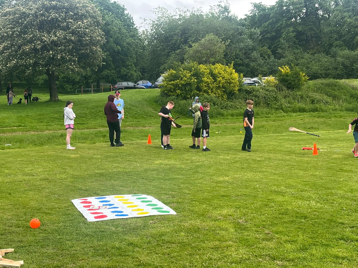 ceanncreigeclub's tweet photo. Brilliant team building afternoon for our youth team with players, parents and coaches! A fun session for all and a great time had by all ages 💚🖤 
New members are always welcome, please contact the club page for more information ☺️ https://t.co/OGpkAdM6Eb