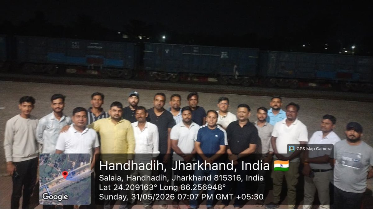 salaiastation's tweet photo. साप्ताहिक बैठक में सभी सदस्यउपस्थित रहे।रेलवे द्वारा झारखंड सरकार को NOC मिलने पर प्रसन्नता व्यक्त की गई,मांग की गई कि माननीय मंत्री  @kumarsudivya जी शीघ्र #SLIA रोड निर्माण कार्य शुरूकराएं,ताकि बरसात में जलजमाव व आवागमन की समस्या से क्षेत्रवासियों को राहत मिल सके@Annapurna4BJP https://t.co/hvoCxVhO84
