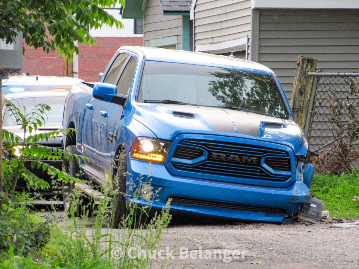 NowHeresYou's tweet photo. Last night driving in Fort Wayne I saw a blue truck cross the center line and almost hit me. I also notice it’s missing its front left wheel and sparks flying. He was ahead of me then got behind me. Drama #drunkdriver #carchase #missingwheel #fortwayne #incustody https://t.co/w8mDxtl7Q1