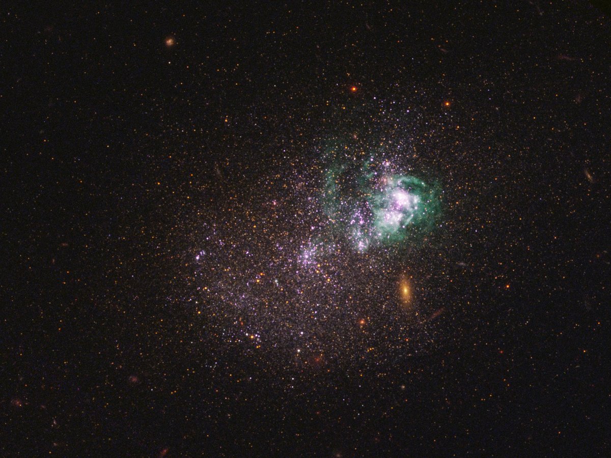 universal_sci's tweet photo. Fascinating: UGCA 281, a compact galaxy of contrasts. Bright young clusters spark star formation, while ancient red stars and faint galaxies whisper through its diffuse halo.

(Credit: NASA, ESA, and the LEGUS team) https://t.co/NjmyOyni1f