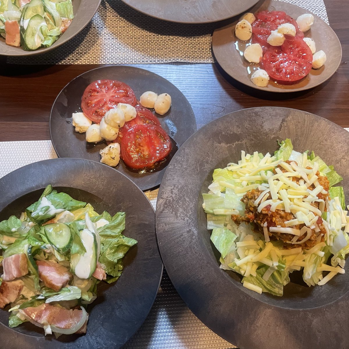 N09eQ's tweet photo. 誕生日に買ってもらったエイラスのお皿✨

可愛すぎる。🍳　

何を盛��てもおしゃれに見える！ https://t.co/jCIyitPPIo