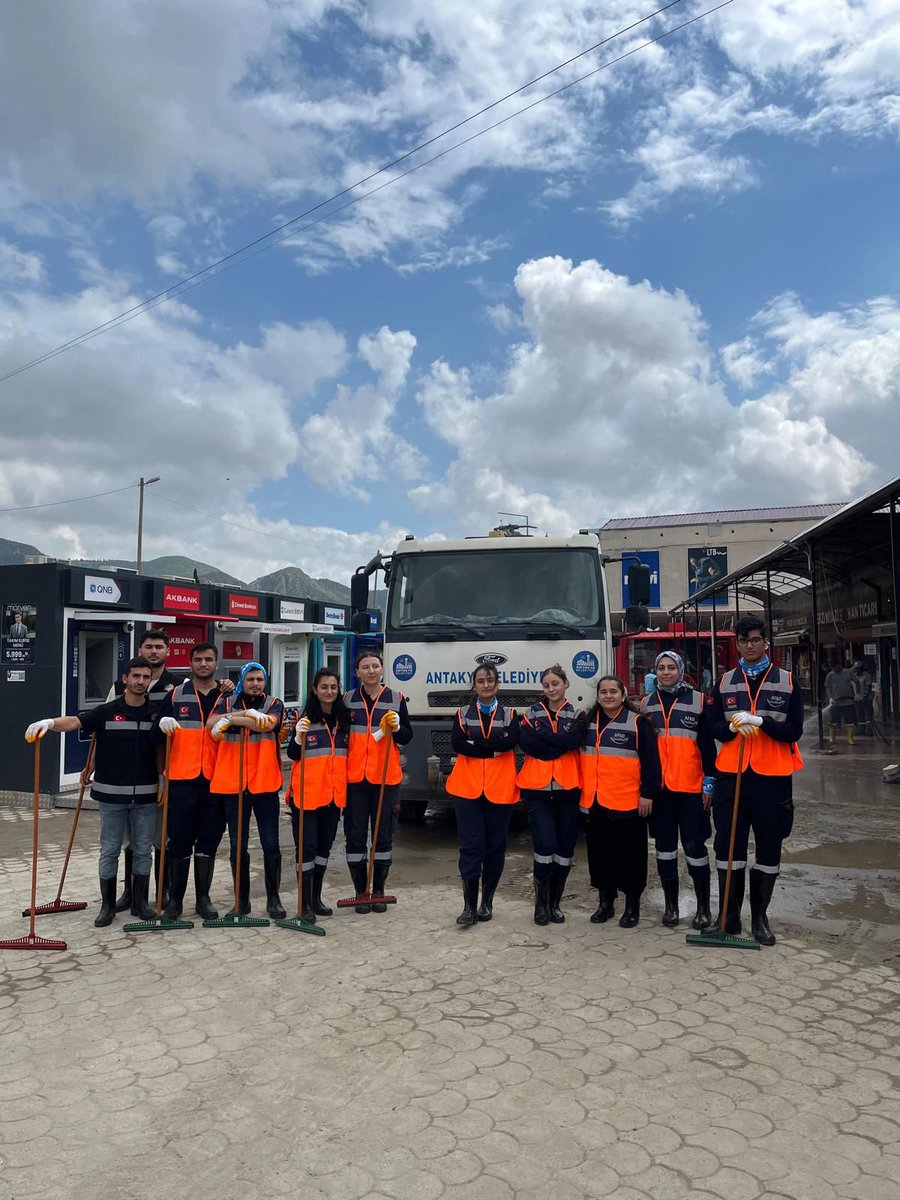 AFAD_gonullu's tweet photo. 📍 Hatay
Hatay ilimizde meydana gelen sel ve su baskını sonrası Destek AFAD Gönüllülerimiz, tahliye ve temizlik çalışmalarına katıldı.
#afad #afadgönüllü #afadhatay https://t.co/TgIlHfWtj7