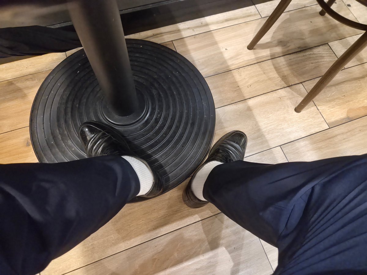 dfdvds32's tweet photo. Real gentlemen always wear white socks. https://t.co/LLoGPLJvPf