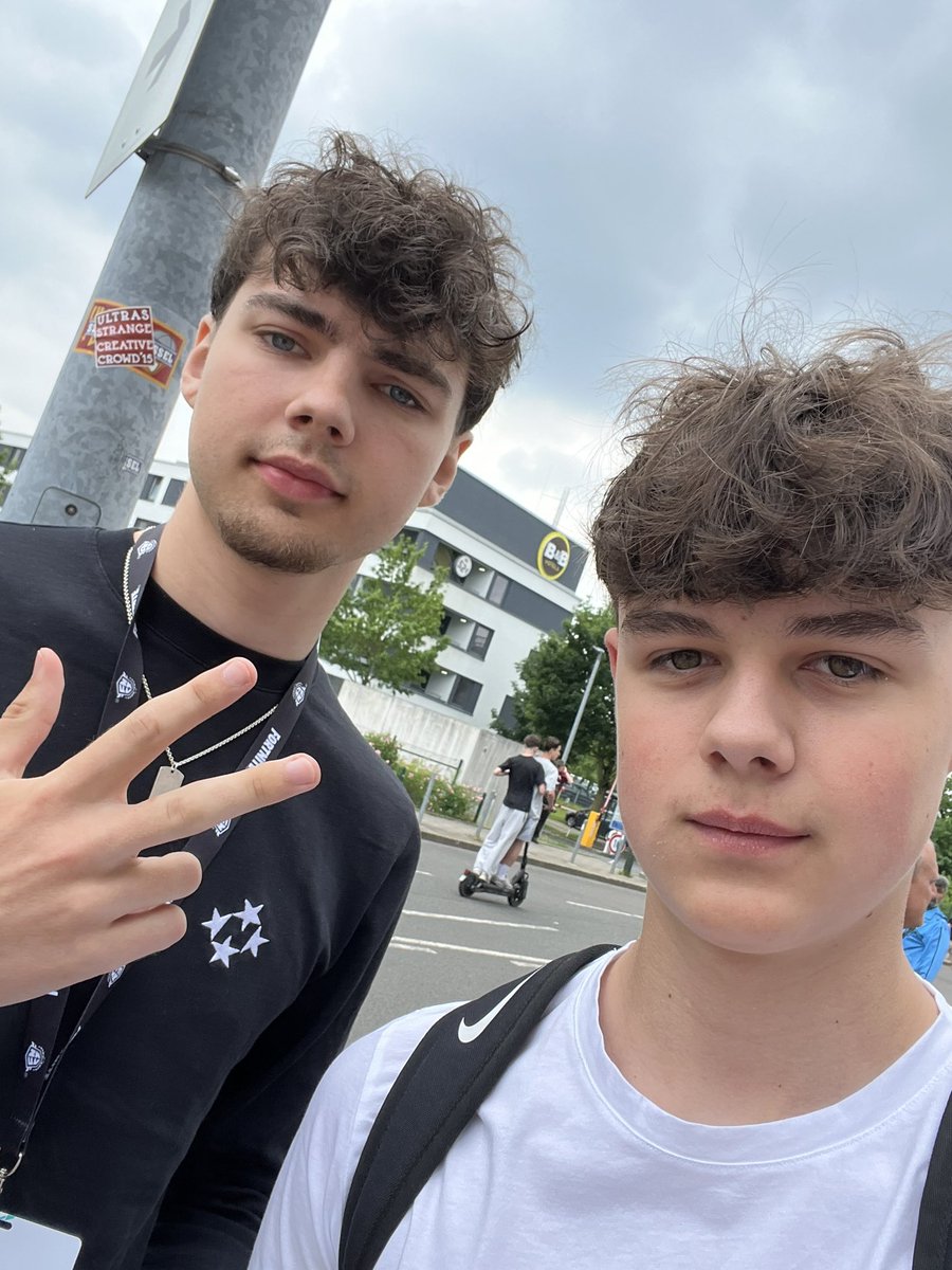 quantixfn_'s tweet photo. ViewingParty Prinz @Gripeyy https://t.co/KdQyQsoTIc