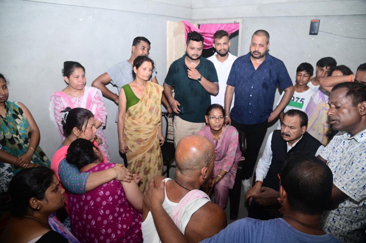 cmpatowary's tweet photo. I visited the residence of the late Madhurjya Barman at Chamata Bhakatpara in the Pachim Nalbari region and shared in the profound grief of his father, Shri Hari Barman, and the bereaved family following the brutal murder of Madhurjya Barman at Gangapur in Nalbari district. I also offered prayers to God for the eternal peace of Madhurjya's departed soul.

I express my sincere gratitude and appreciation to Hon’ble CM Dr @himantabiswa and the @assampolice for their prompt action to bring those involved in this heinous and barbaric murder to justice under the law.