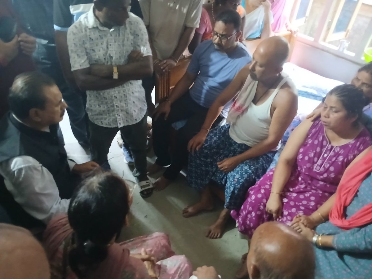 cmpatowary's tweet photo. I visited the residence of the late Madhurjya Barman at Chamata Bhakatpara in the Pachim Nalbari region and shared in the profound grief of his father, Shri Hari Barman, and the bereaved family following the brutal murder of Madhurjya Barman at Gangapur in Nalbari district. I also offered prayers to God for the eternal peace of Madhurjya's departed soul.

I express my sincere gratitude and appreciation to Hon’ble CM Dr @himantabiswa and the @assampolice for their prompt action to bring those involved in this heinous and barbaric murder to justice under the law.