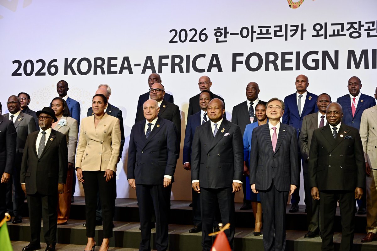 Algeria_MFA's tweet photo. ⬇️ ويرمي هذا الاجتماع إلى تقييم التقدم المحرز في تنفيذ مخرجات القمة الإفريقية-الكورية الأولى التي انعقدت شهر جوان 2024، فضلا عن بحث السُبل الكفيلة بتطوير هذه الشراكة خدمة لأهداف التنمية التي كرستها الأجندة القا��ية 2063. https://t.co/OKTAxrVMO8