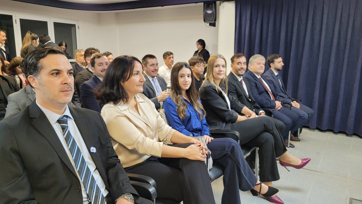 InformacionLeg3's tweet photo. 🏛️ Comenzaron las Audiencias Públicas 

Se dio inicio a las jornadas de evaluación de los postulantes para cubrir cargos en el Poder Judicial. Un paso fundamental para la transparencia y el fortalecimiento de la justicia en #Misiones

@RudiBundziak @hora_martinezok https://t.co/kvnoIcdOnZ