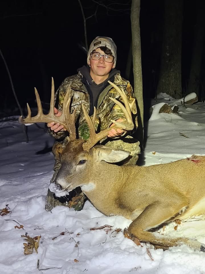 BmNation's tweet photo. Maynard Miller had some success in the Ohio snow this past season! This one had an official score of 186 7/8 inches! https://t.co/60oqrkrcHN