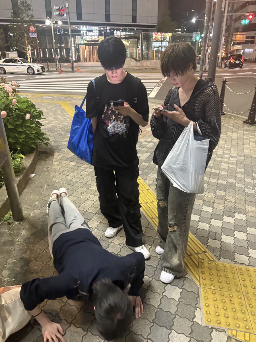 nyanderful_X's tweet photo. 【 📢 #にゃんだふる_info 】

▶︎ #にゃん撮 vol.5🐱

#にゃん撮 では『メンバー間でしか撮れない素顔』をテーマに色んな写真をお届けします📸

各写真の説明はALTをチェック☑️🐾 https://t.co/f6hcNFPQGX