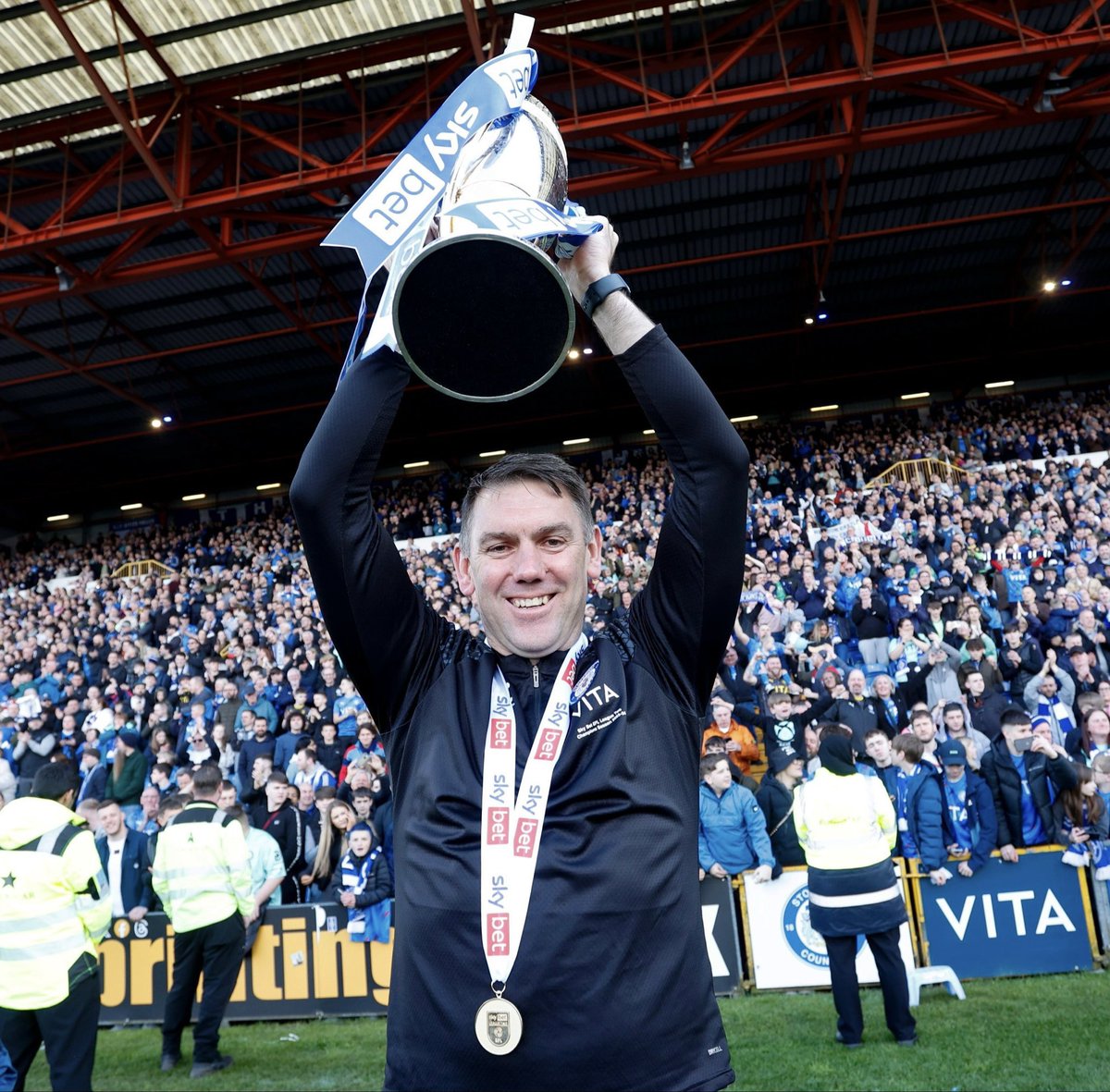 _SByrne's tweet photo. Dave Challinor has officially left #StockportCounty by mutual consent after five years at Edgeley Park.

Both parties wished to call it a day after "honest and fair conversations, recognising that this is the right moment to move in a different direction".

Challinor says it's been "an amazing five years that have gone beyond what I expected. To the supporters, your backing has been incredible and I hope we can all reflect positively on the experiences and emotions we've shared together."

County owner Mark Stott: "Since buying the club, there have been a few County legends mentioned to me, and in management there is obviously Jim Gannon and Danny Bergara. Dave Challinor definitely now joins that list."

The former club captain guided County to two league titles, back into the EFL at his first time of asking and into three play-off campaigns. Two Wembley play-off final appearances and an EFL Trophy final appearance, along with successive third place finishes in League One.

The Hatters have finished 1st, 4th, 1st, 3rd, 3rd in his four and a half seasons at the club. County were 9th in the National League when Challinor arrived, before he took the club to two ten-game winning runs in the same season, breaking his own club record at the time and securing the title.

The club say the search for a new manager has begun. Rochdale boss Jim McNulty has been strongly linked online, with a few other EFL names also mooted by different outlets.