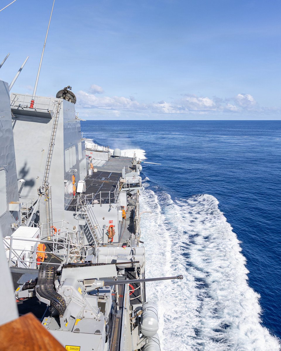 USNavy's tweet photo. Steady at the helm. ⚓️

U.S. Navy Arleigh Burke-class guided-missile destroyer USS Mustin (DDG 89) conducts ship handling training in the Indian Ocean.

Mustin is forward-deployed and assigned to Destroyer Squadron (DESRON) 15, the Navy’s largest DESRON and @US7thFleet's principal surface force.

📸 MC2 Timothy Dimal