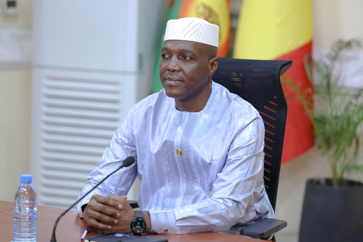 GouvMali's tweet photo. Le Premier ministre, le Général de Division Abdoulaye Maïga, a reçu en audience ce lundi 1er juin 2026, le Président de la Confédération Africaine de Taekwondo, Issiaka Idé. Ce dernier effectue cette visite à l’occasion des Championnats d'Afrique de taekwondo. https://t.co/RVXjlnnUAt