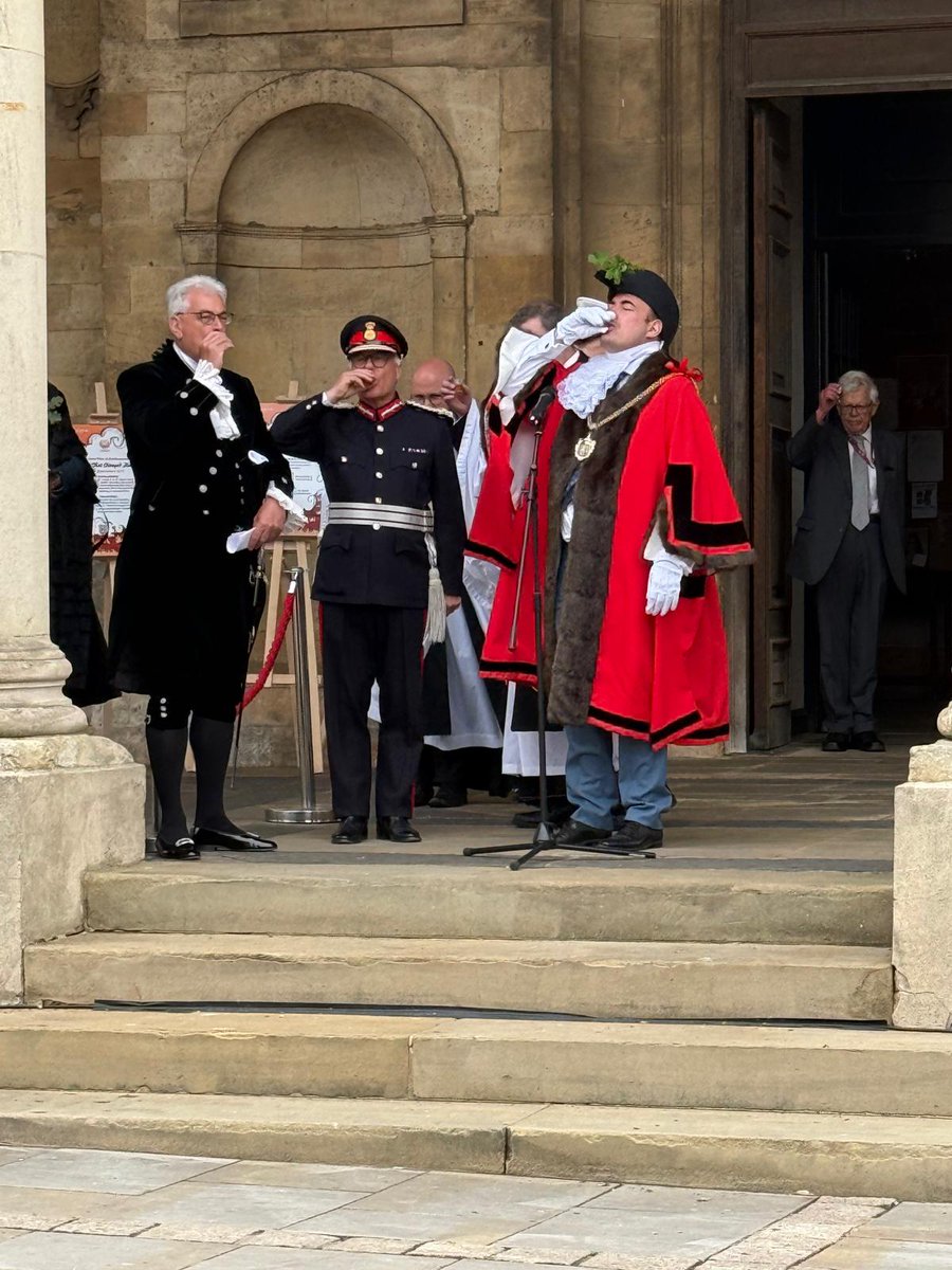 NorthantsLL's tweet photo. On 29th May we marked Oak Apple Day 🌿
Across Northamptonshire, we reflect on the restoration of King Charles II in 1660, and the enduring symbolism of the oak, representing loyalty, resilience and service. #OakAppleDay https://t.co/7OWoaJfFef
