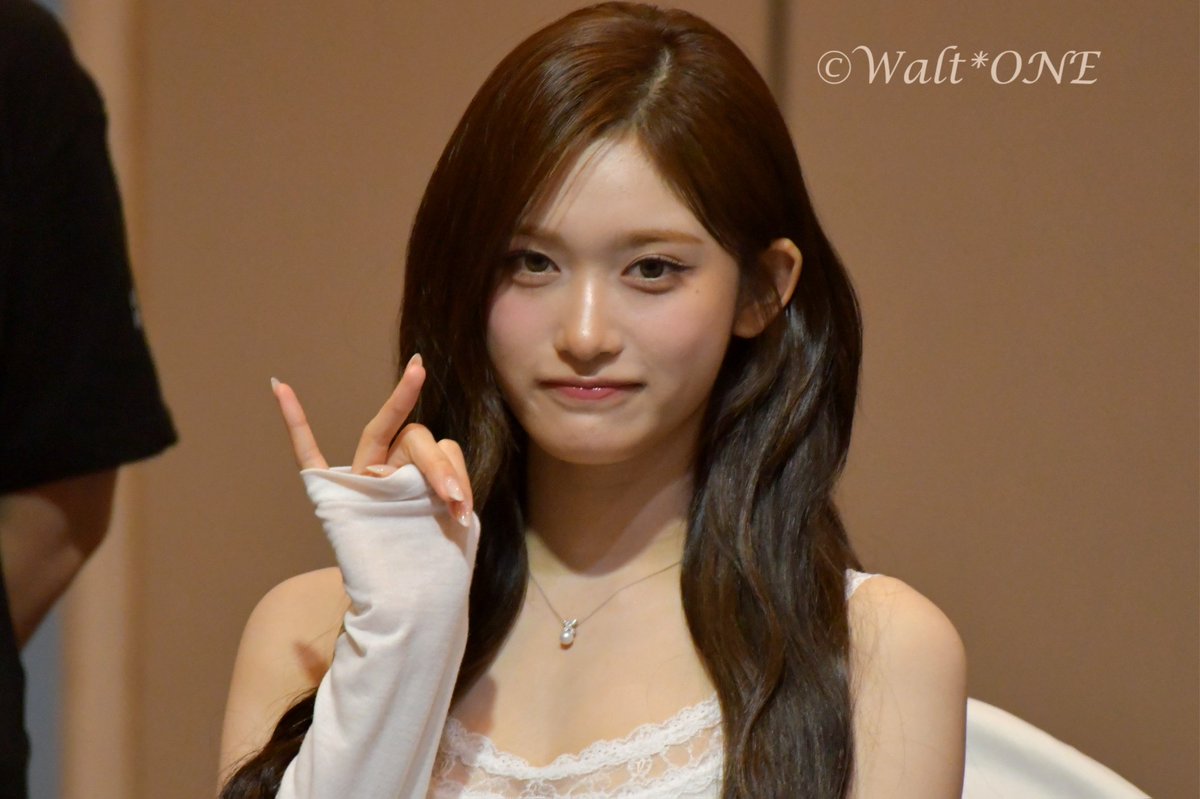 WaltxONE's tweet photo. 4..3..2..1
🐯LEESEO Shanghai KMS Fansign  260530

#IVE #아이브 #アイヴ
#LEESEO #이서 #イソ https://t.co/GKlXIrE14I