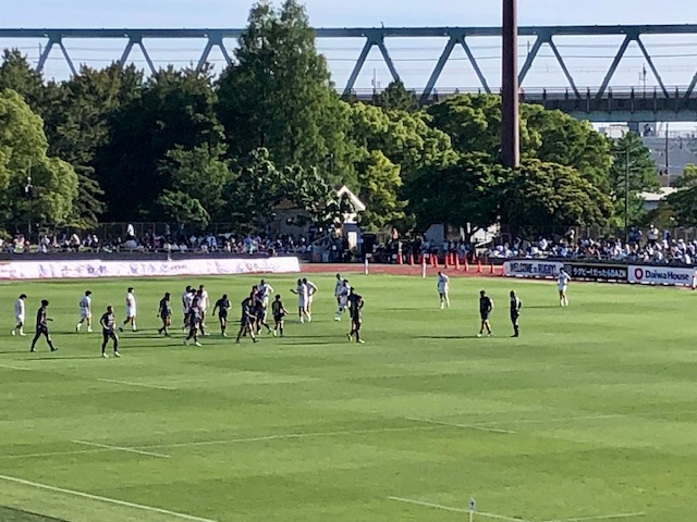 noside192's tweet photo. @MiyaguchiTakuji 千葉県本拠地の浦安はD1-11位で2年連続降格入替戦.。ホームゲームの動員数は昨季悪天候の柏の葉の3238人を上回り3501人でチケット完売で残留。リーグ戦の動員数は8％減少だがチケット収入が2倍なら宜しいでしょう。頑張って下さい。千葉日報,チバテレでも残留もちゃんと報道。＃リーグワン #drocks https://t.co/4m2p2zeYo1