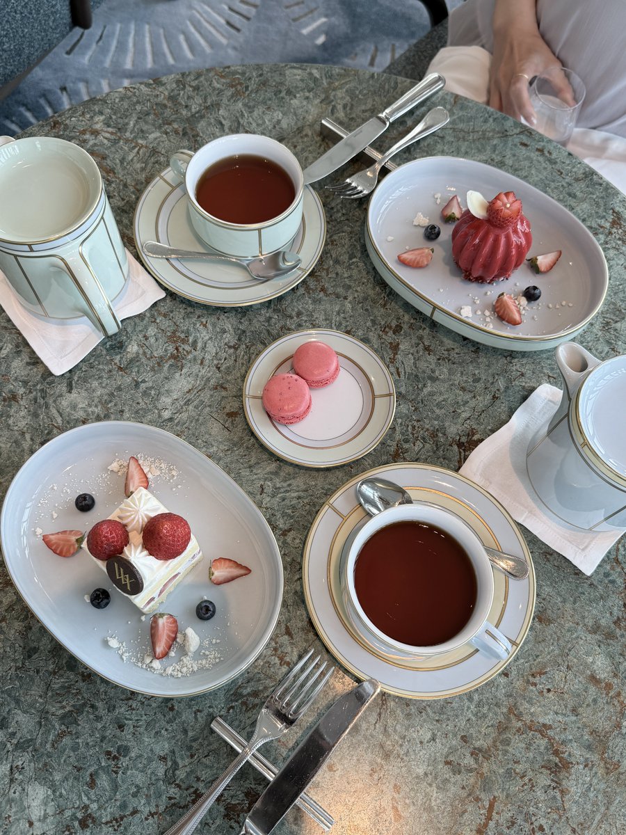ayamiroom's tweet photo. ずっと行きたかったウォルドーフの
アフヌンじゃなくカフェ利用してみた🍰
ごくごく飲める紅茶にはマカロン付きで嬉しい〜🩵
📍Peacock Alley https://t.co/A8R9v1jltB