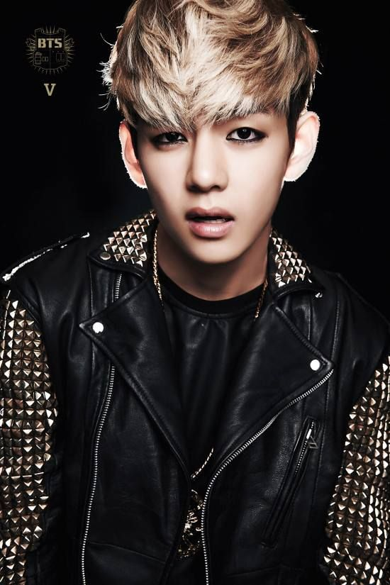 spinorbinmusic's tweet photo. 13 years ago today Kim Taehyung was revealed as a member of BTS and the world has never been the same since! 🥹🔥✨ 

A true artist, a global icon, and a king who changed everything — we are forever grateful! 👑💜 #Taehyung #뷔 #BTS #13YearsOfTaehyung https://t.co/iQ98GUsuWW