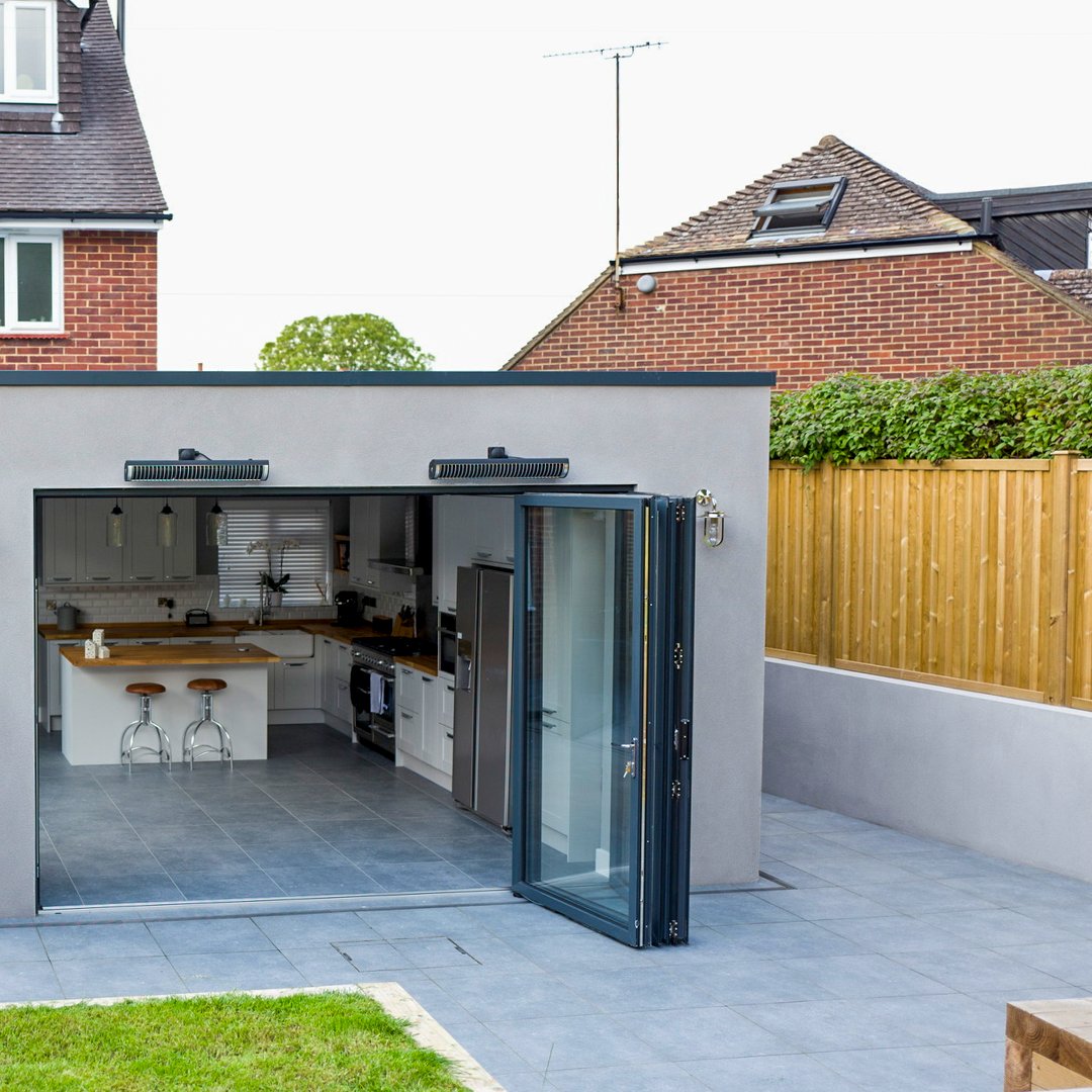 Jacksonsfencing's tweet photo. A contemporary home deserves fencing to match.

Chilham panels bring a sleek, rail‑free finish that looks good from both sides. 

Our Chilham panels: https://t.co/n8XAhjIxpp

#chilham #modernfencing #contemporaryhome #gardendesign #fencing https://t.co/lRYDXcafvC