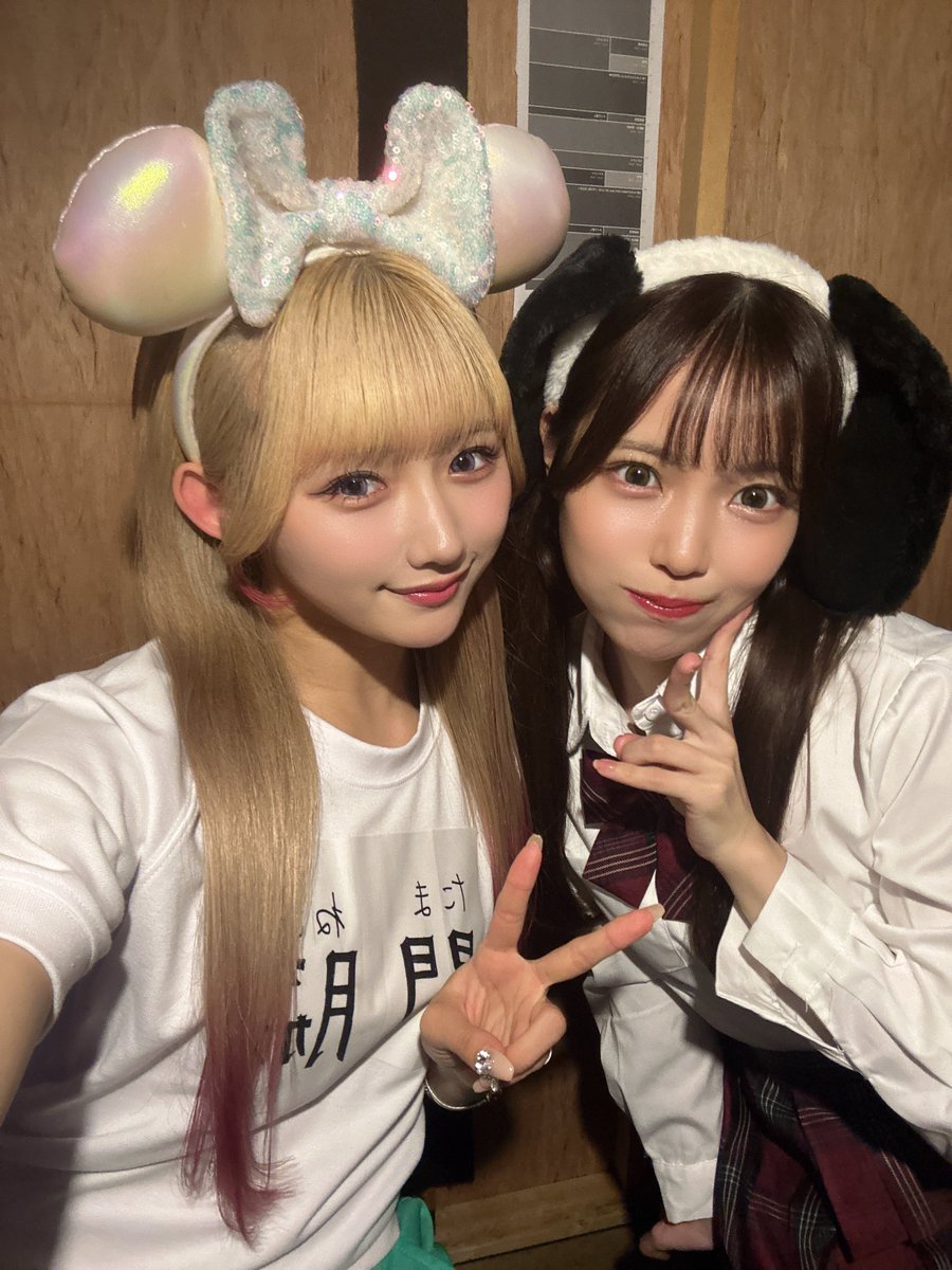 sukinasoo_hina's tweet photo. みゆちゃんと「たまぴよのなかよし研究所」イベントしたよ〜！来てくれてありがとう🧅🐤💗
奇跡起きすぎて大爆笑してた🤣

JKの頃に返った気持ちで制服🏫！
2部はみゆちゃんのゲスト出演で「暗闇」「僕はこの���を眺めてる」「君と僕の関係」
したよ🎤✨️えもー！
#たまぴよ https://t.co/TJD7WwQHLF