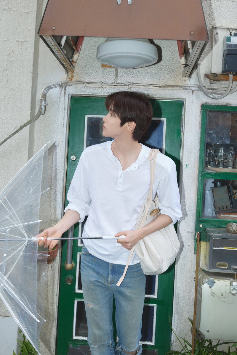 sungchanjugn's tweet photo. Summer Rain. https://t.co/TfHqfKSvyF
