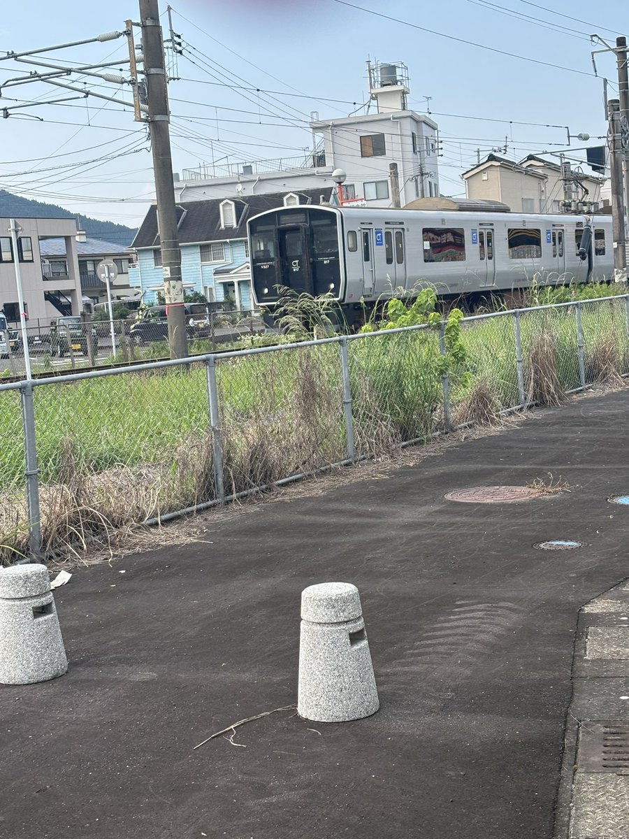 ARMRailcom's tweet photo. 昨日��人駅前で撮ってきたやつ
もうちと迫力のあるやつ撮りたかったな
#隼人駅　#787系　#817系 https://t.co/XN08XiNAuL