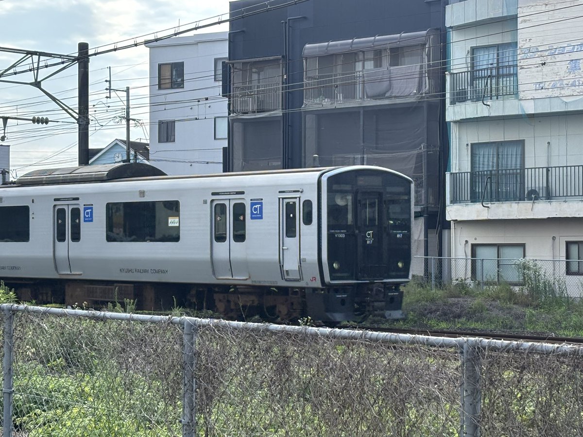 ARMRailcom's tweet photo. 昨日��人駅前で撮ってきたやつ
もうちと迫力のあるやつ撮りたかったな
#隼人駅　#787系　#817系 https://t.co/XN08XiNAuL