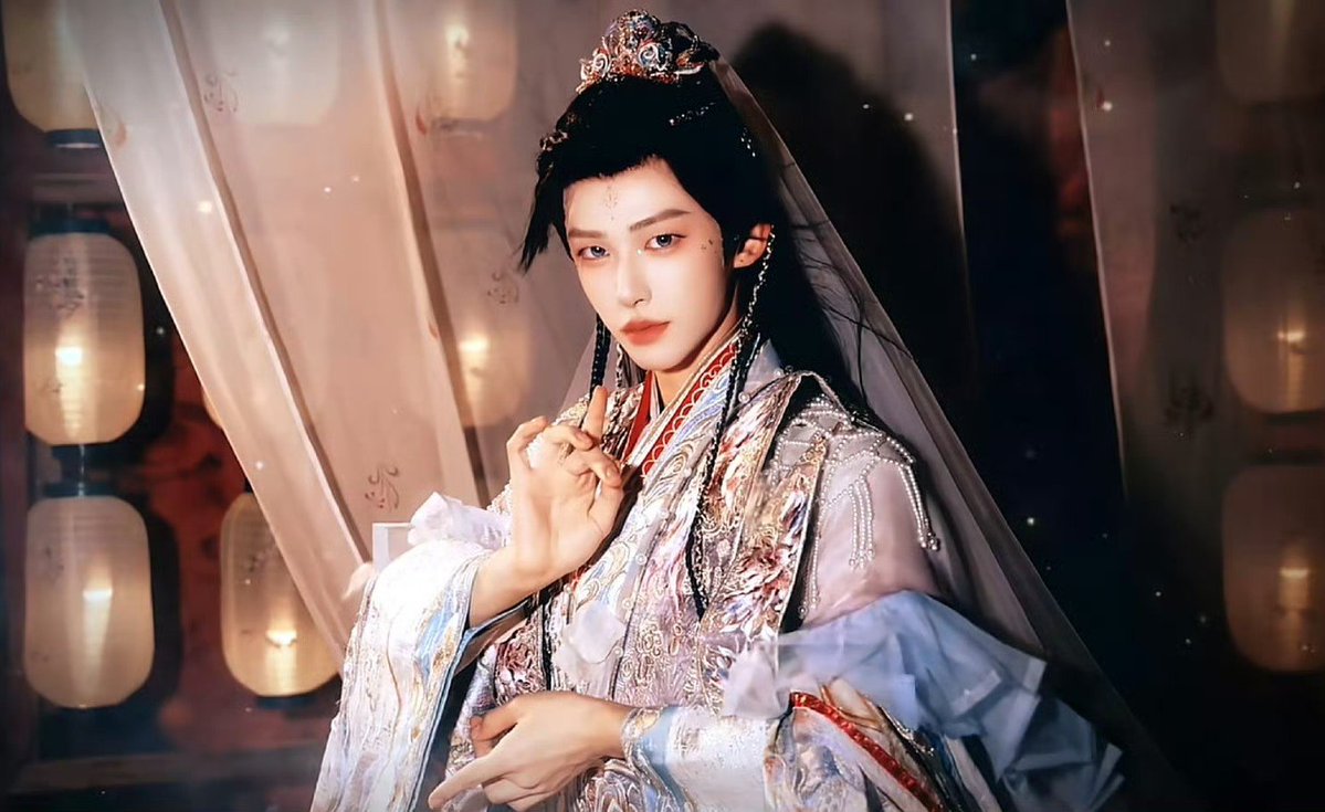liuyu2000's tweet photo. จริตของสิ่งศักดิ์สิทธิ์เริ่ดอยู่นะคะ อยากคลานเข่าเข้าไปกราบไหว้มาก😌😌 https://t.co/aYjxm7B3Og