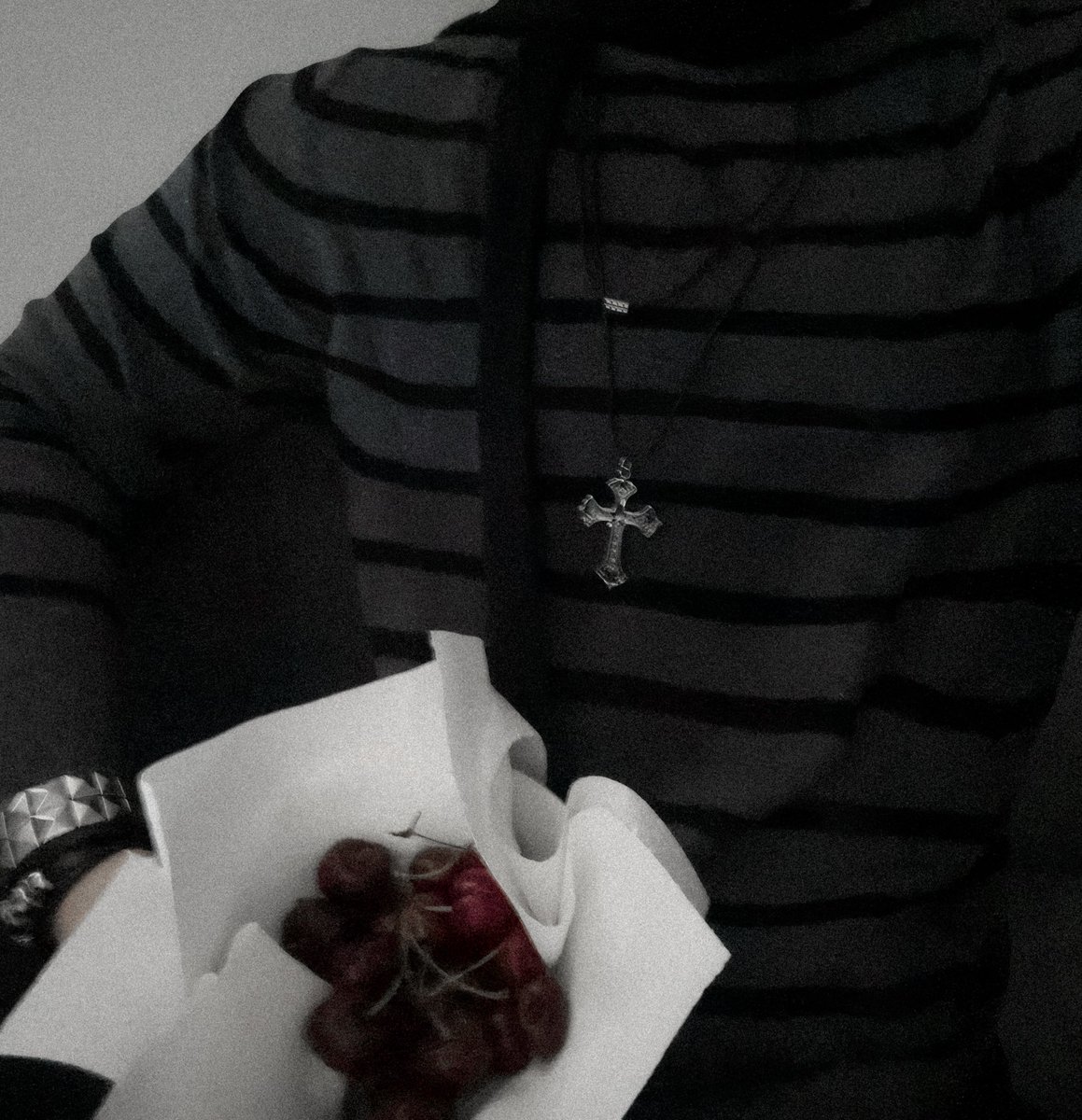 rockw's tweet photo. M’ back (ft. my emotional support cherries.) https://t.co/uaXep8Mi7U