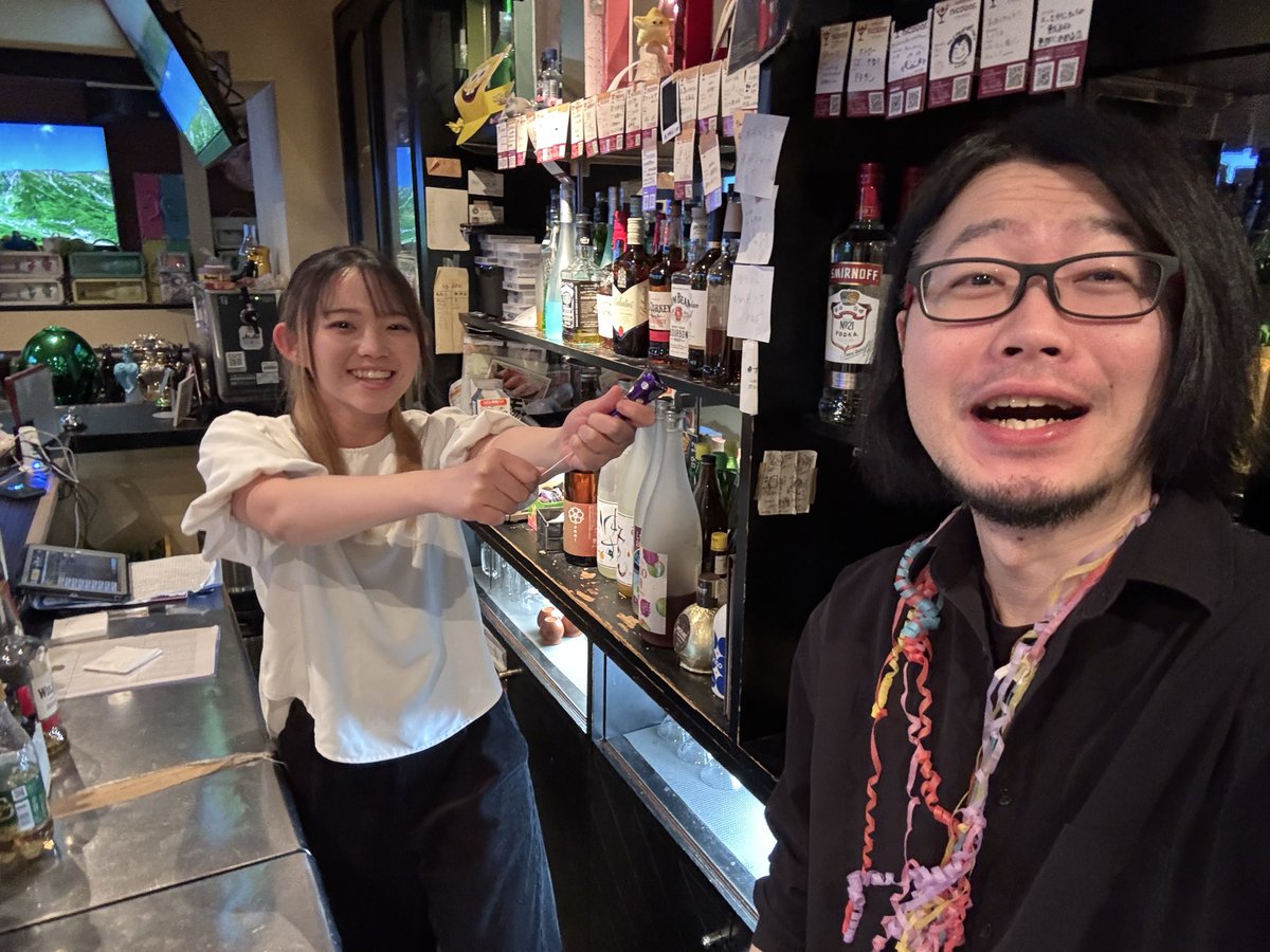 nicobar_shun's tweet photo. おはよー

ってことで今日から店長！

さっそく1発テキーラ決めたから元気いっぱい💪

クラッカーまで用意してもらってうれしいね☺️

前半＠nicobar_Leo 
後半@nicobar_T と🤘

#国分町 #コンカフェ仙台 #仙台コンカフェ #ニコバー仙台 https://t.co/AzZRx0HmnN