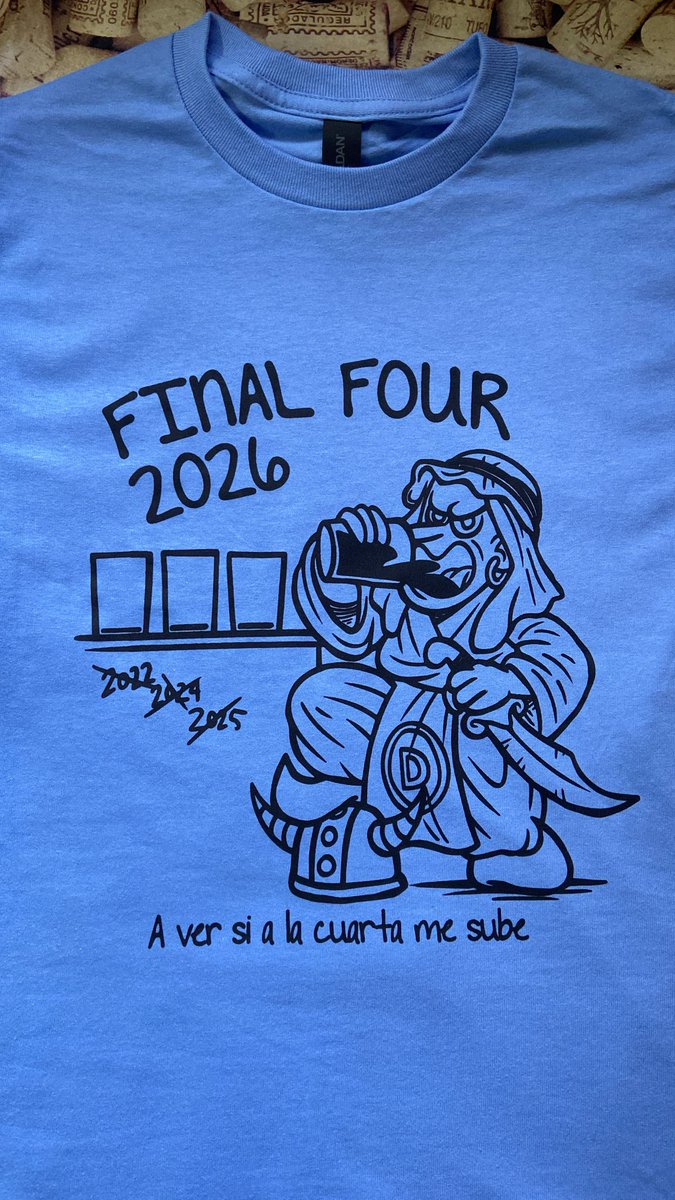 DemenciaEstu's tweet photo. CAMISETA F4

Hemos sacado esta camiseta para la ocasión en homenaje al mítico banderón de la (D)emencia.

El martes de 19 a 21 hrs la estaremos vendiendo en el Ramiro por 10€.

Además también podrás pillar el resto de material de la tienda (D)emente. https://t.co/LNysjjNvnH