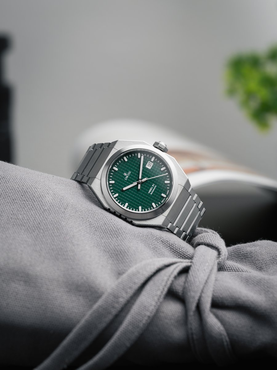 DwissWatch's tweet photo. 10,000 watches. One trophy. The DWISS A1 won the 2026 iF Design Award against 10,000 entries from 68 countries. A1 Green available now, limited to 500. La Joux-Perret G100 Soigné, 68h reserve. CHF 1,600. https://t.co/ffZaM3t063 #DWISS #SwissMade #Microbrand #iFDesignAward https://t.co/otIrPWB2ET