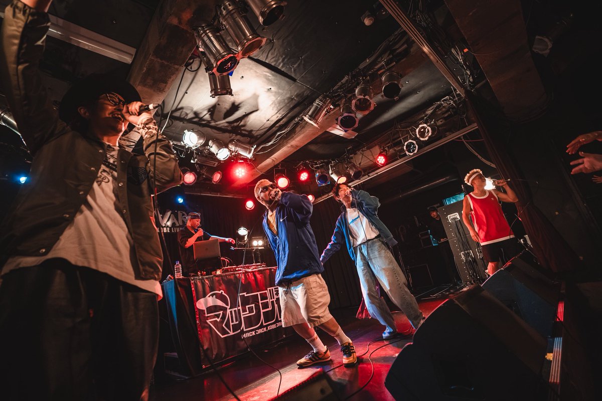 MACK___JACK's tweet photo. バリやばいLIVEフィーバー神戸編！
写真が届きました🤙🏽

LIVEで伝えたことを実現するために頑張ります🔥
マストで7/24(金)神戸Varit.空けててや〜📅✅

Photo. KYC 📸
#mackjack #マックジャック #livephoto https://t.co/DH7OuXeKy9