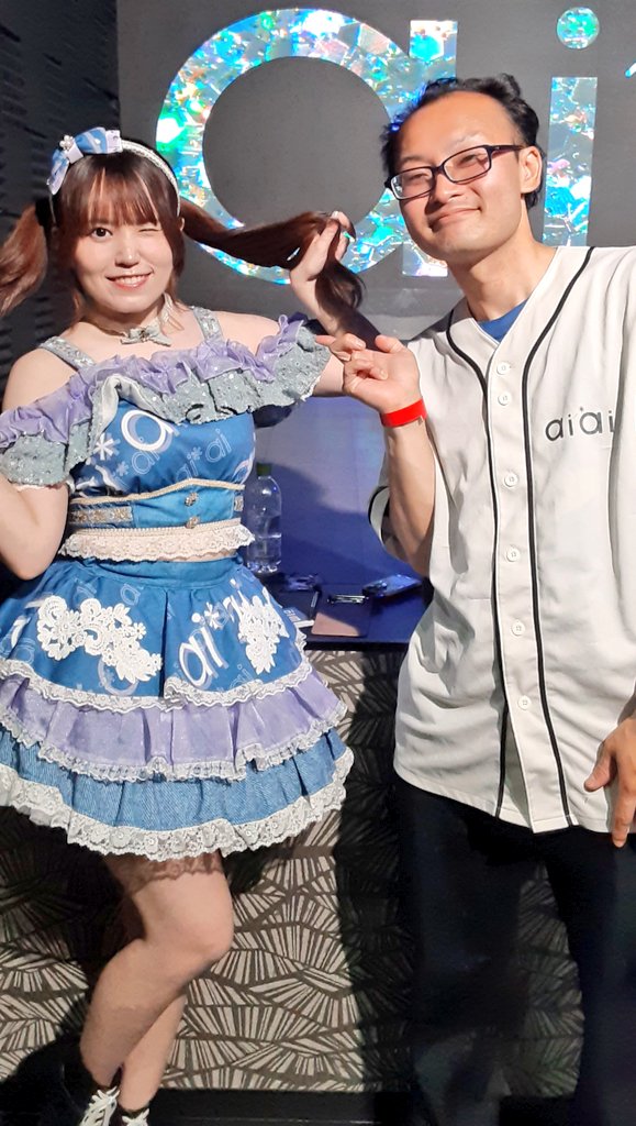 WadaKen_908's tweet photo. ai*ai(アイアイ)の
🤍成沢くれは🤍ちゃんの最強最高に可愛い
デニム衣装とツインテール🐰💙🩵🫶😍
無銭単独定期公演ラストかぁ…😭
…と思いきや企画のハモりに釣られず歌う企画で
🩷ももな🩷🤍くれは🤍💜るか💜が成功した為
3ヶ月分延長になりました🎤🙌😆
#アイアイ #成沢くれは #ツインテール https://t.co/m5QfDbxggj