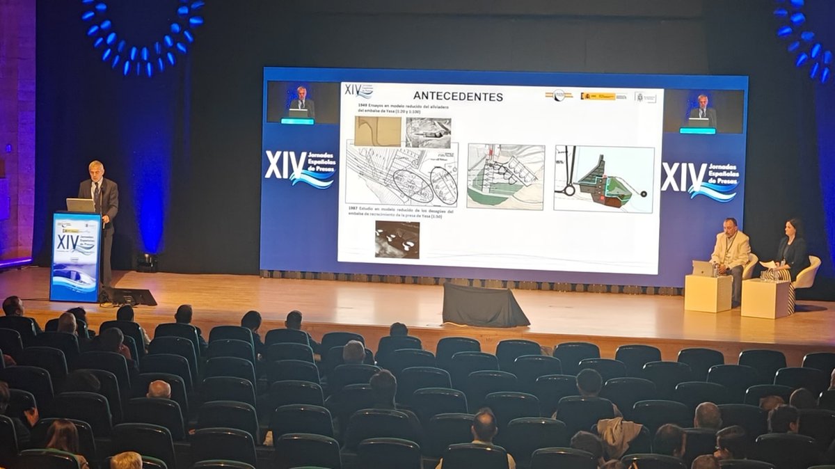 CEDEX_es's tweet photo. 💧También desde el #CEH_CEDEX hemos participado en las XIV Jornadas Españolas de Presas @SPANCOLD . Desde el Laboratorio de Hidráulica se han presentado avances y experiencias en seguridad, gestión de sedimentos y explotación de #presas.
🔗 https://t.co/8bHcLdGOeJ https://t.co/eBvEhqd3hm