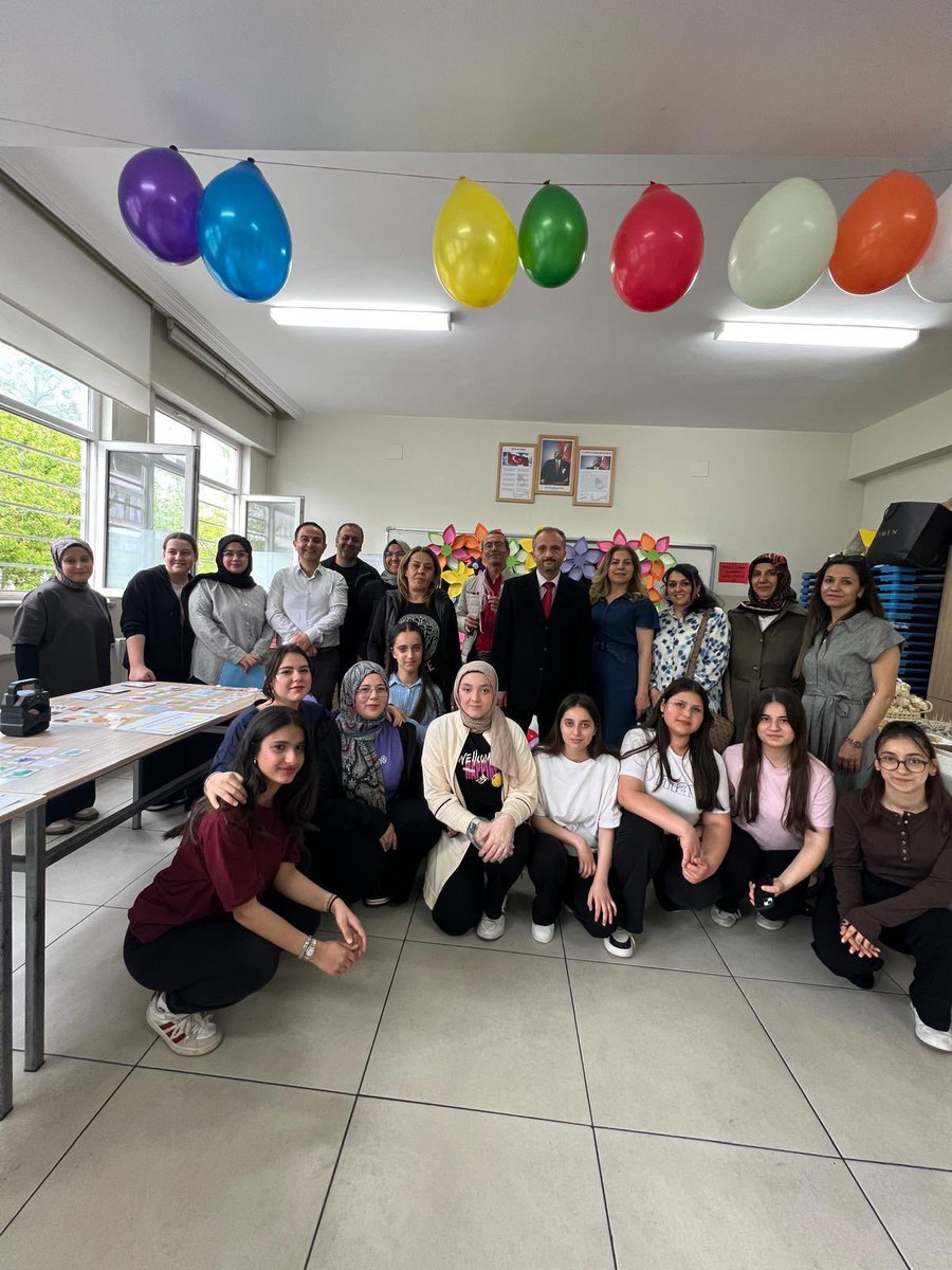ServiMTAL's tweet photo. Servi Erdemoğlu Kız Mesleki ve Teknik Anadolu Lisesi Çocuk Gelişimi Bölümü Oyun ve Oyuncak dersi kapsamında animasyon alanında gerçekleştirdiğimiz doğum günü organizasyonu ve tatil köyü organizasyonu etkinlikleriyle hem eğlenceli hem de öğretici anlar yaşadık. https://t.co/1m6hTm17sa