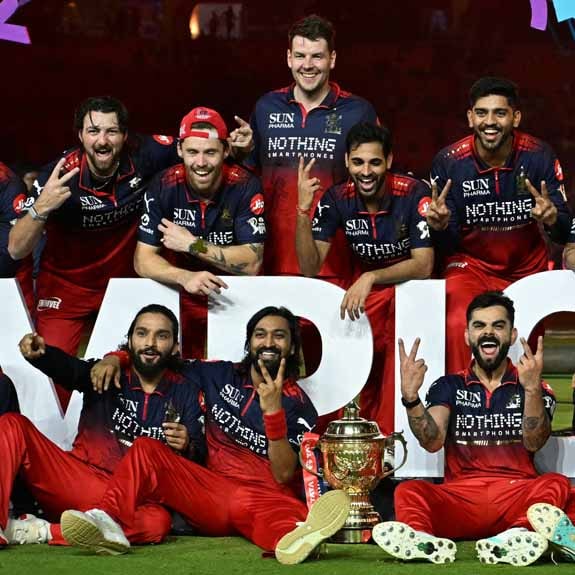 maddified18's tweet photo. They made sure they kept a seat reserved
Virat came he knew it was for him ❤️ https://t.co/KN0ZYMF2JQ