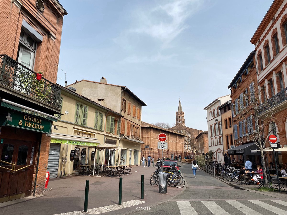 aomtf's tweet photo. เริ่มด้วย Toulouse, France ฉายาเมืองสีชมพู~~ เพราะอาคารบ้านเรือนส่วนใหญ่สร้างจากอิฐดินเผาสีส้มอมชมพู แม้ว่าถ่ายออกมาจะส้มซะมากกว่า 😂 แต่ก็สวยอยู่ดี https://t.co/fDpw9shB4h