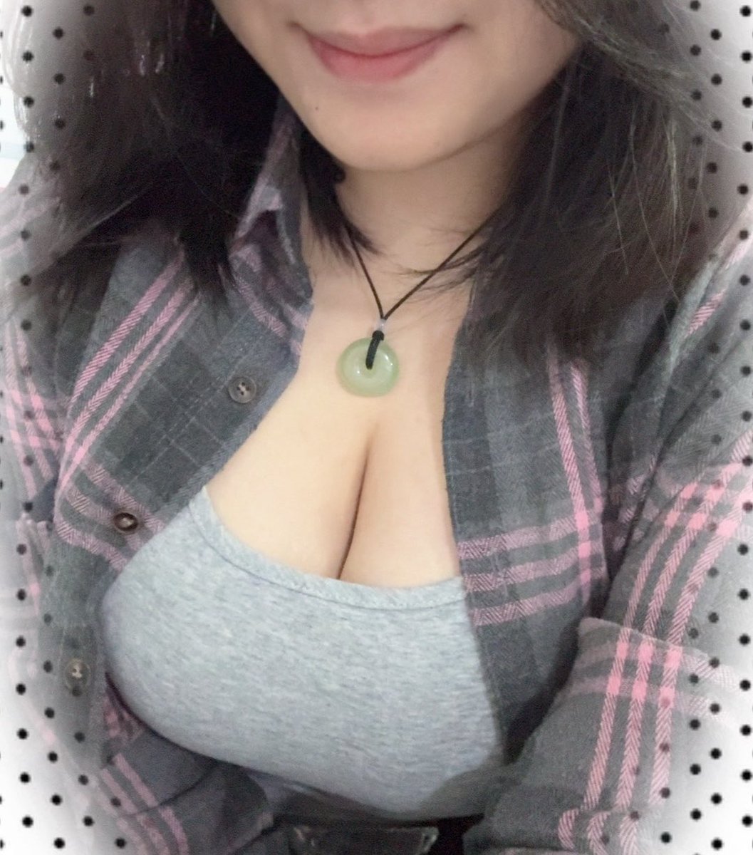 xian37452's tweet photo. 童颜巨乳也是童，还没给我儿童节礼物的赶紧了 https://t.co/TiGny5ksKb