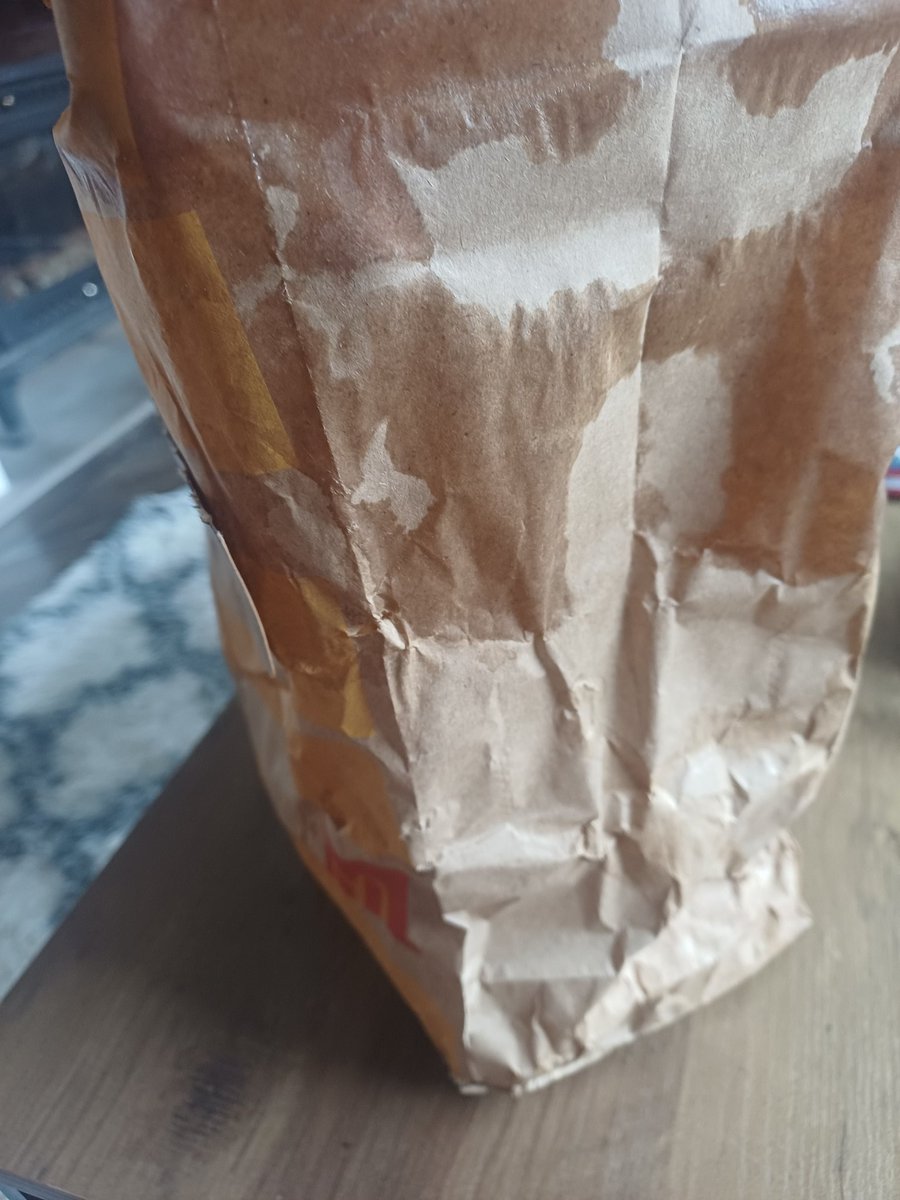 zigzagjag156's tweet photo. , I was told my "feedback will be documented" and the chat was closed on me.

Would either of you eat this? 

I'd like a full refund and for you to respect my consumer rights. Failure to do so will result in a chargeback via my bank. 
2/2 https://t.co/CNHYEEsMRI