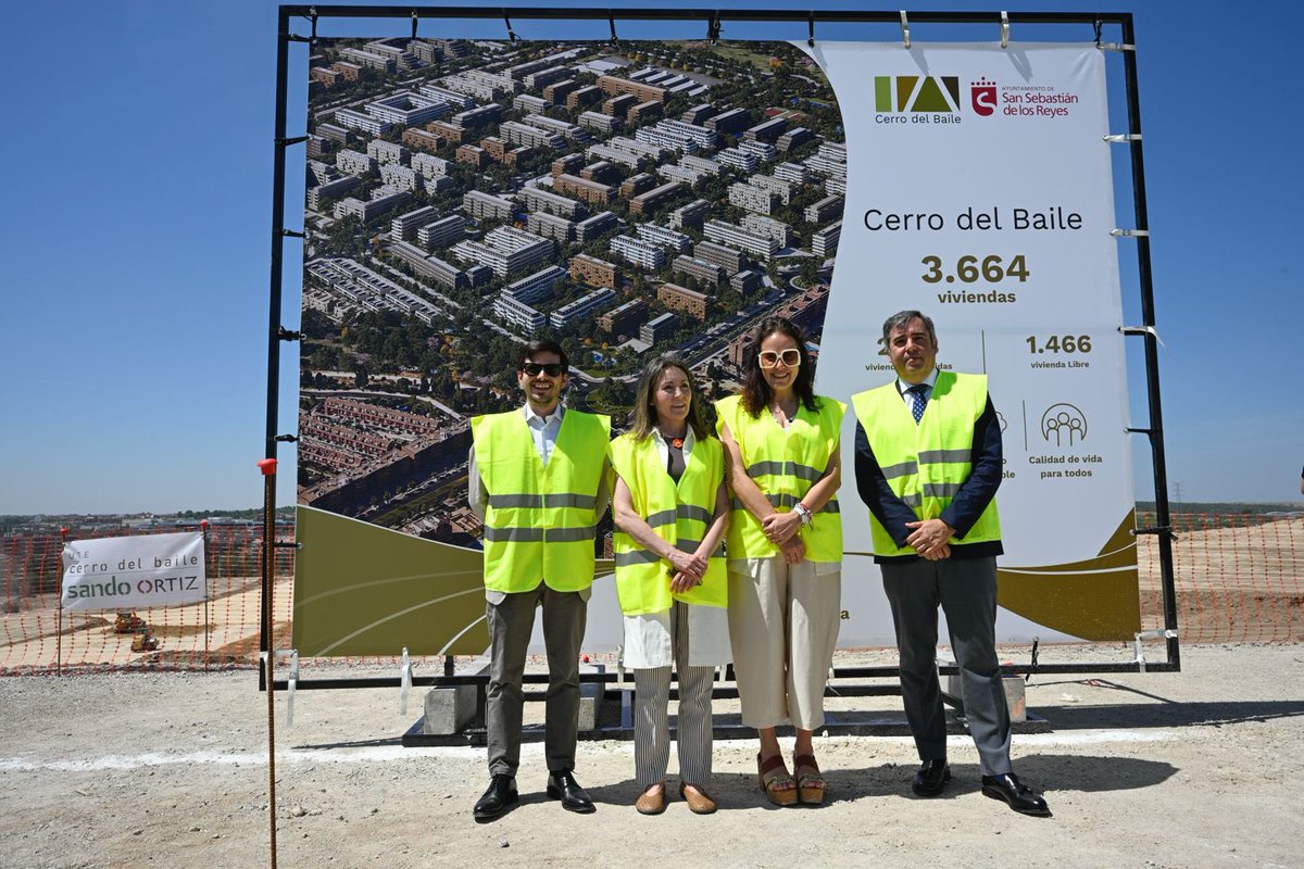 lsfernandeza's tweet photo. Con la colocación de la primera piedra comienzan oficialmente las obras de Cerro del Baile. Hablamos de 3.664 nuevas viviendas y de sueños vitales de nuestros vecinos. https://t.co/QnvR8fqiQt